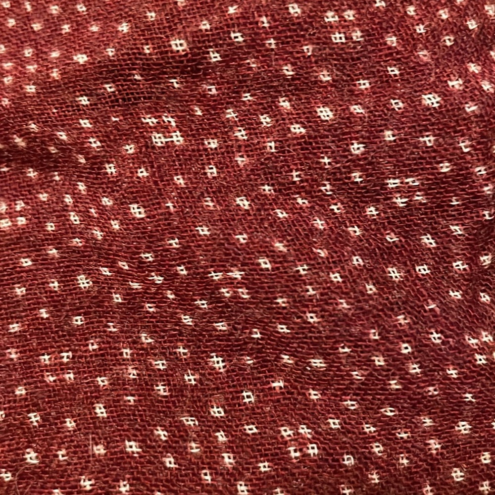 Beautiful wool scarf, NWOT, in lovely  rusty-burgundy and cream design. - Picture 3 of 3
